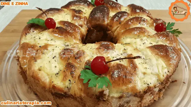 Pão Rosca Salgada Recheada com Mussarela, Presunto e Creme de Cebola