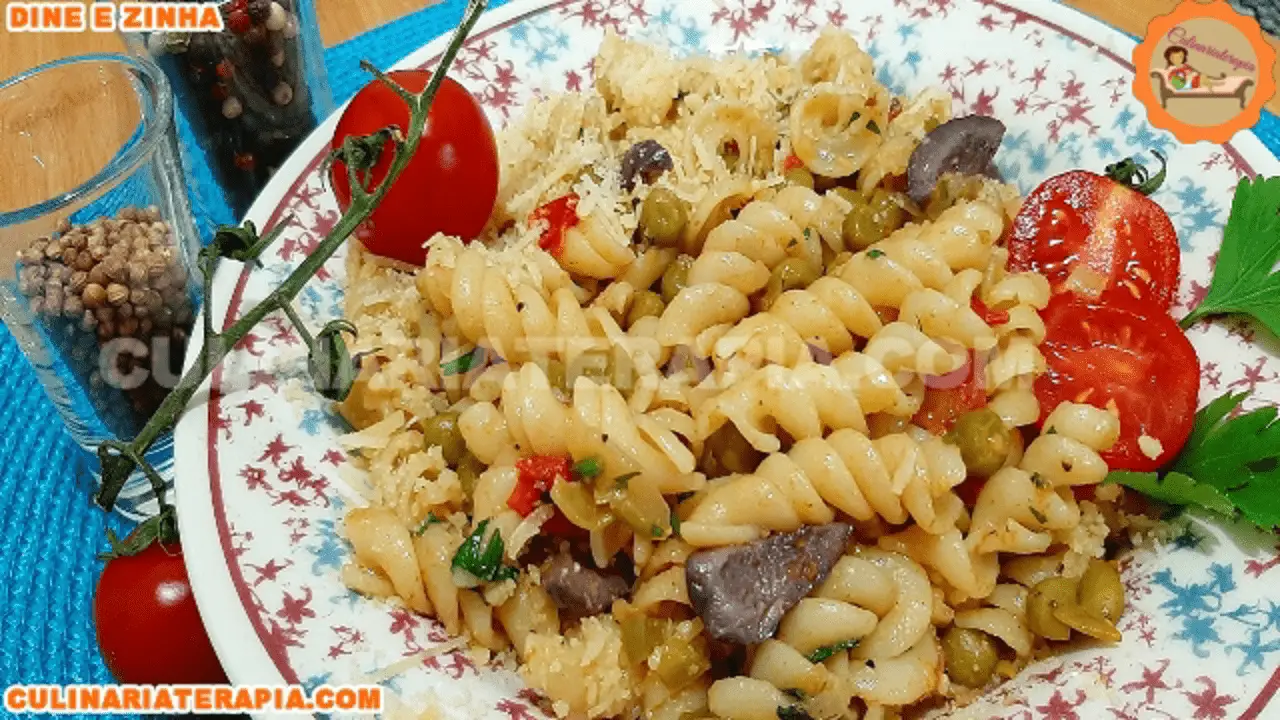 Macarrão com Ervilhas e Tomates