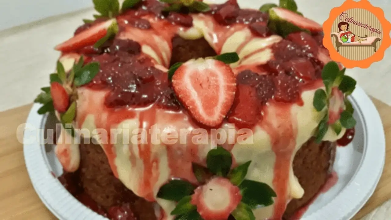 Bolo Rosa de Morango com Gelatina