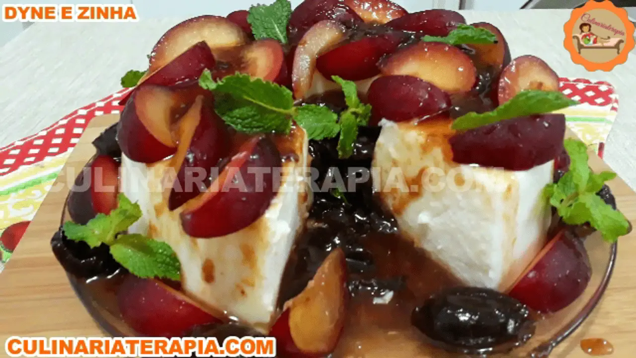 Manjar de Coco com Calda Cremosa de Ameixa
