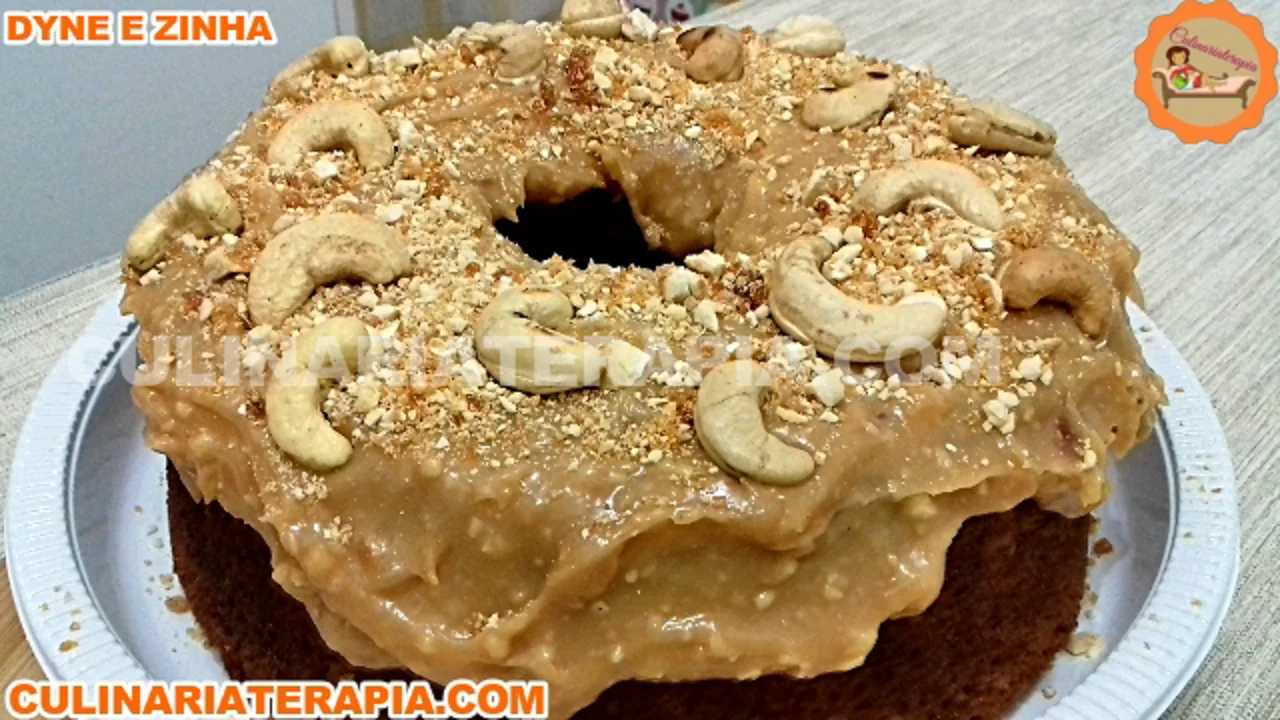 Bolo de Castanha de Caju Caramelizada
