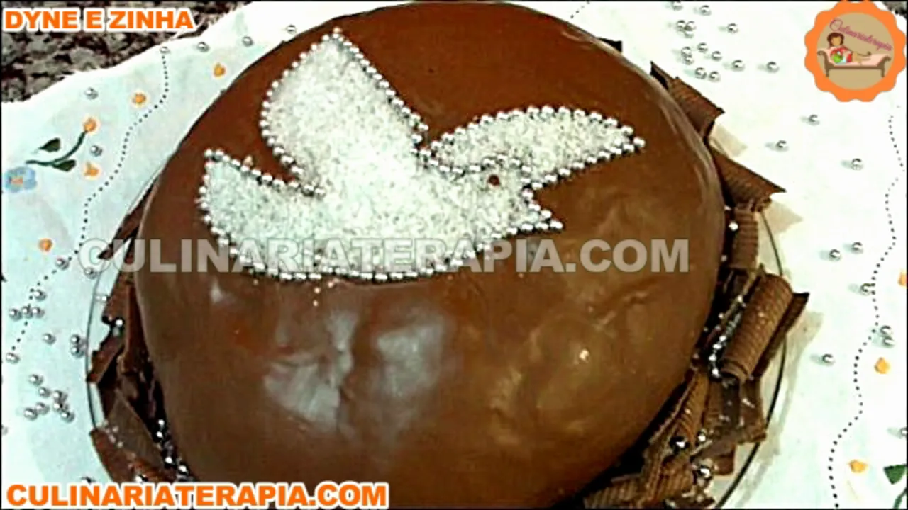 Colomba Pascal com Recheio e Cobertura de Chocolate